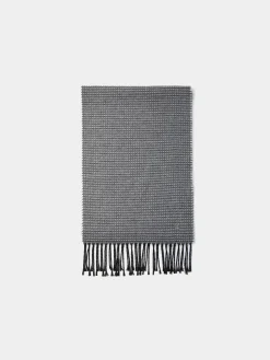 Cachecol com padrão geométrico