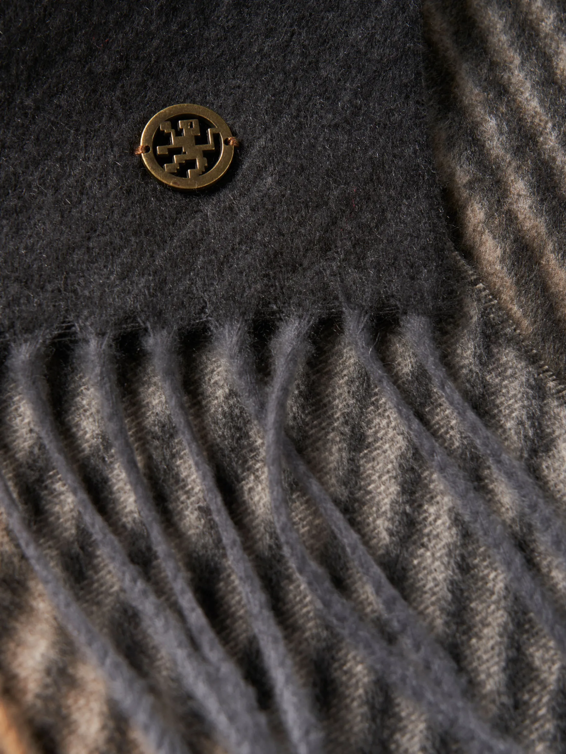 Cachecol quadrados com franjas