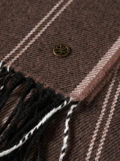 Cachecol às riscas com franjas