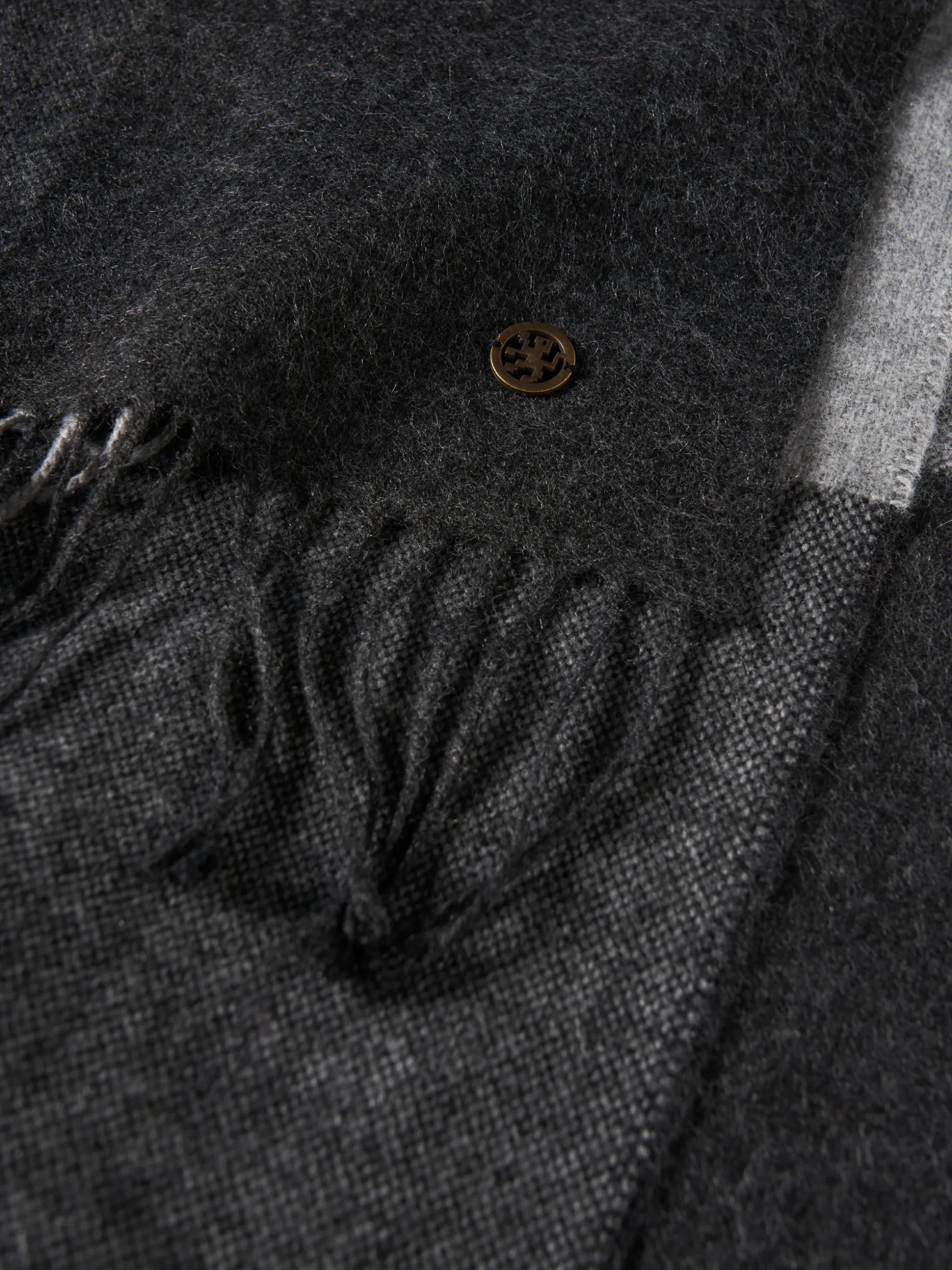 Cachecol tricolor com franjas