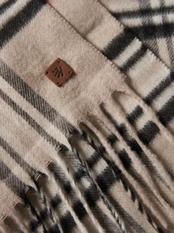 Cachecol xadrez com franjas