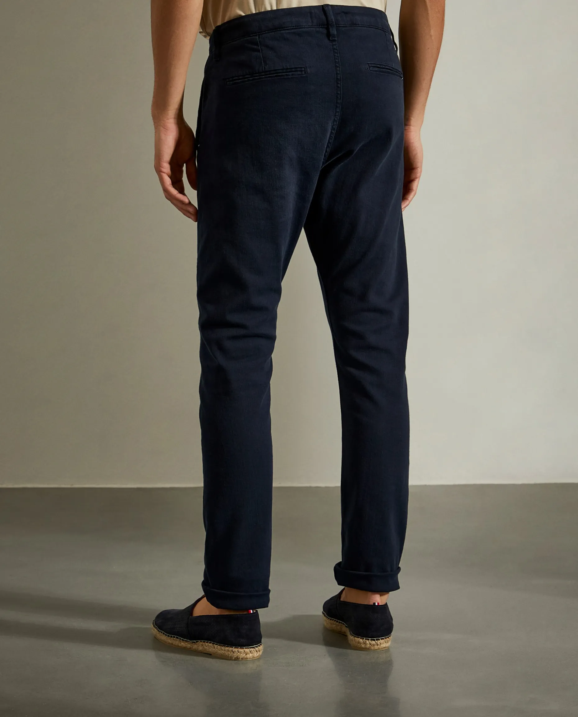 Calças Chino com pregas