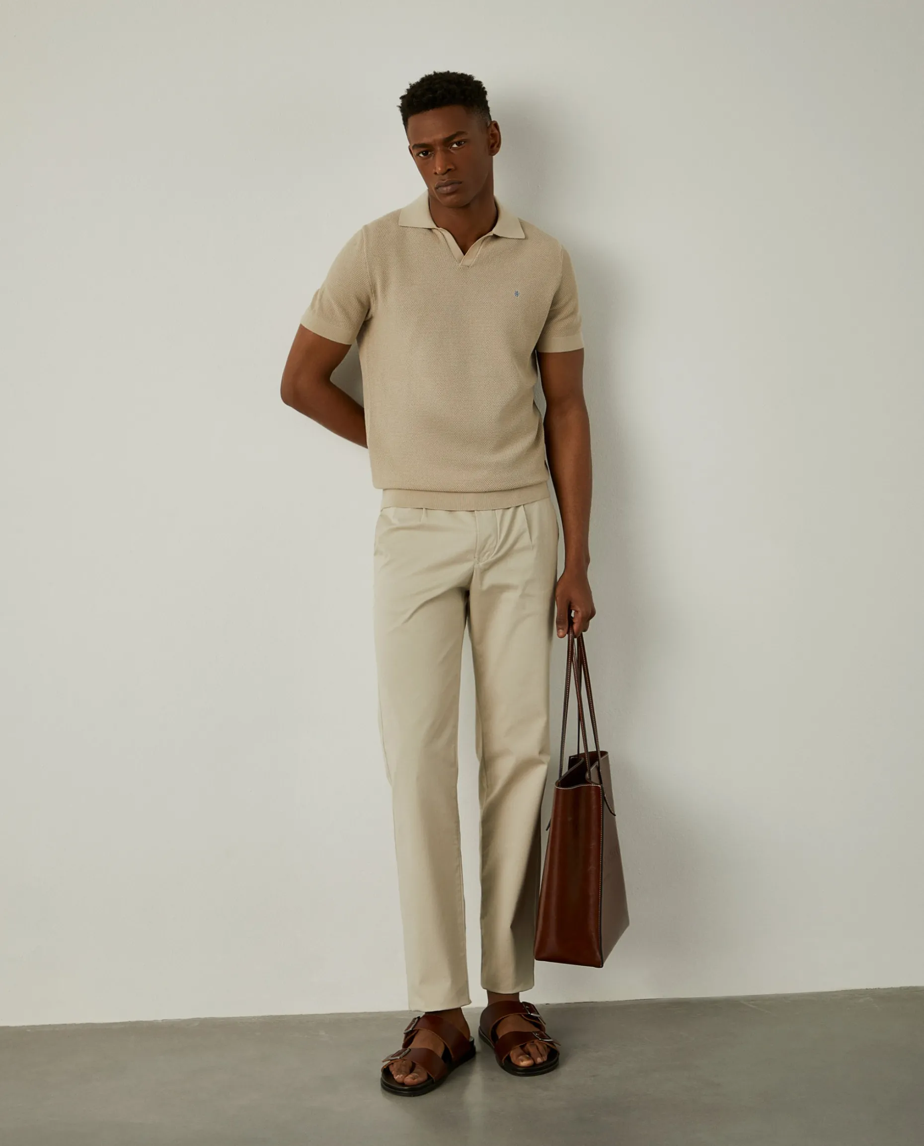 Calças chino em sarja com pregas