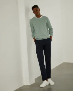 Calças chino em sarja com pregas