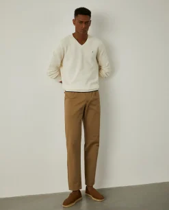 Calças chino em sarja com pregas