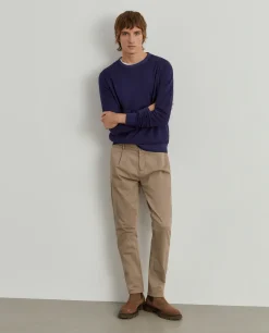 Calças chino regular fit com pregas