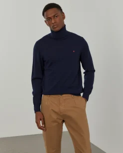 Calças chino regular fit com pregas