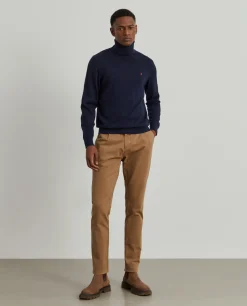 Calças chino regular fit com pregas