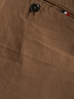 Calças chino regular fit com pregas