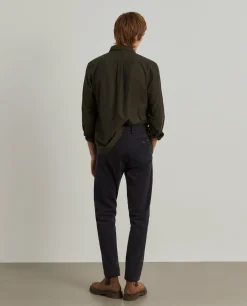 Calças chino regular fit com pregas