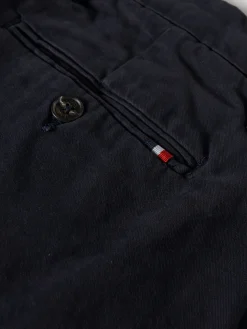 Calças chino regular fit com pregas