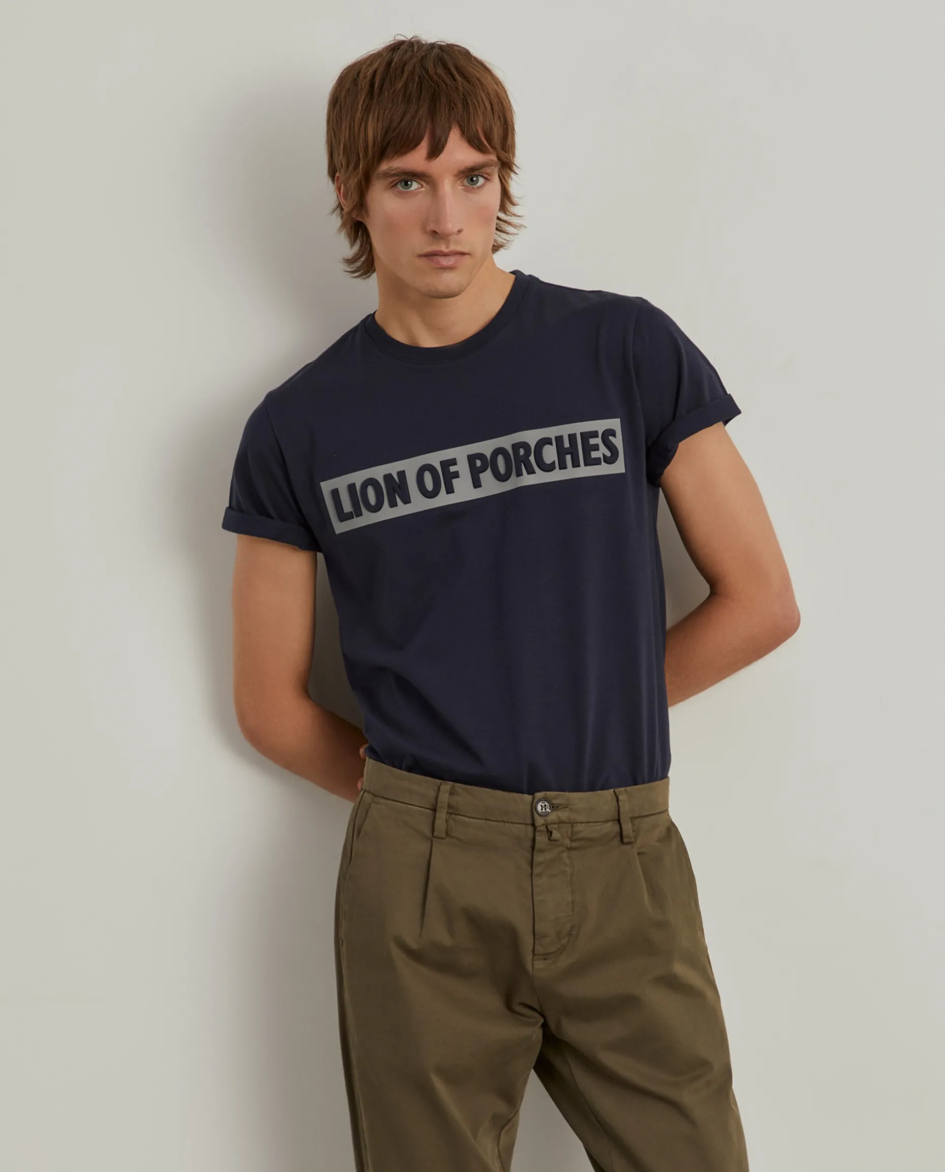 Calças chino regular fit com pregas