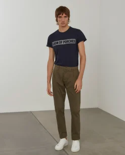 Calças chino regular fit com pregas