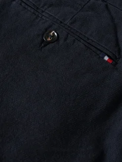 Calças chino regular fit com pregas