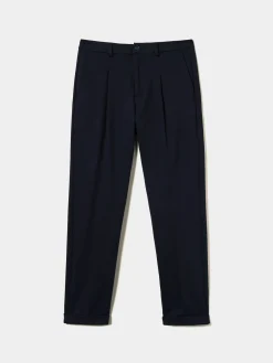 Calças chino regular fit com pregas