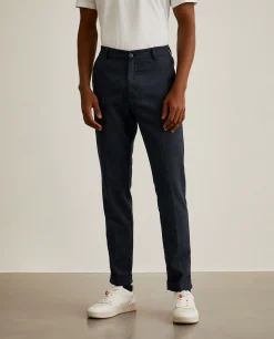 Calças chino regular fit com micro padrão