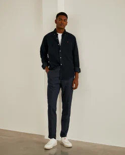 Calças chino regular fit com micro padrão