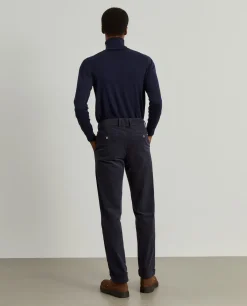 Calças chino regular fit em veludo