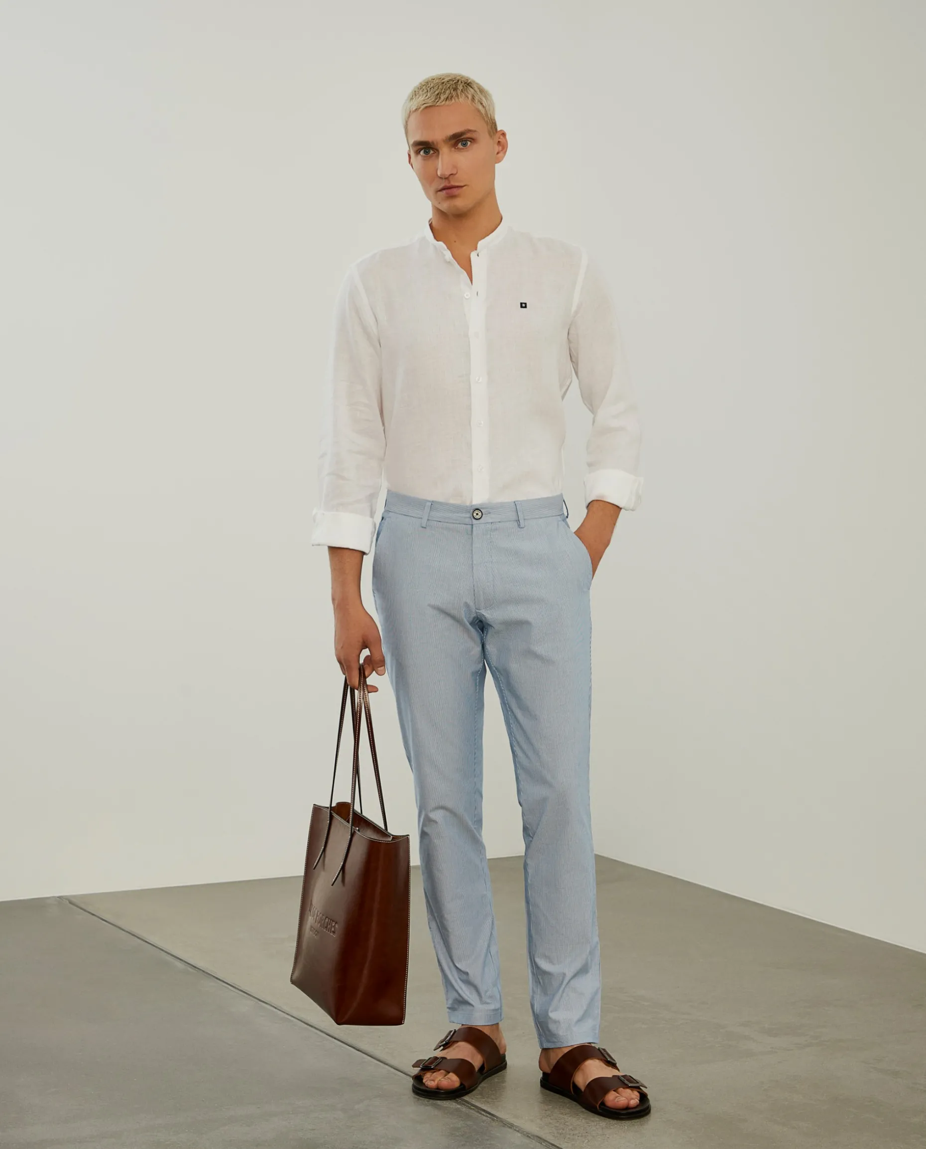 Calças chino slim fit padrão de riscas