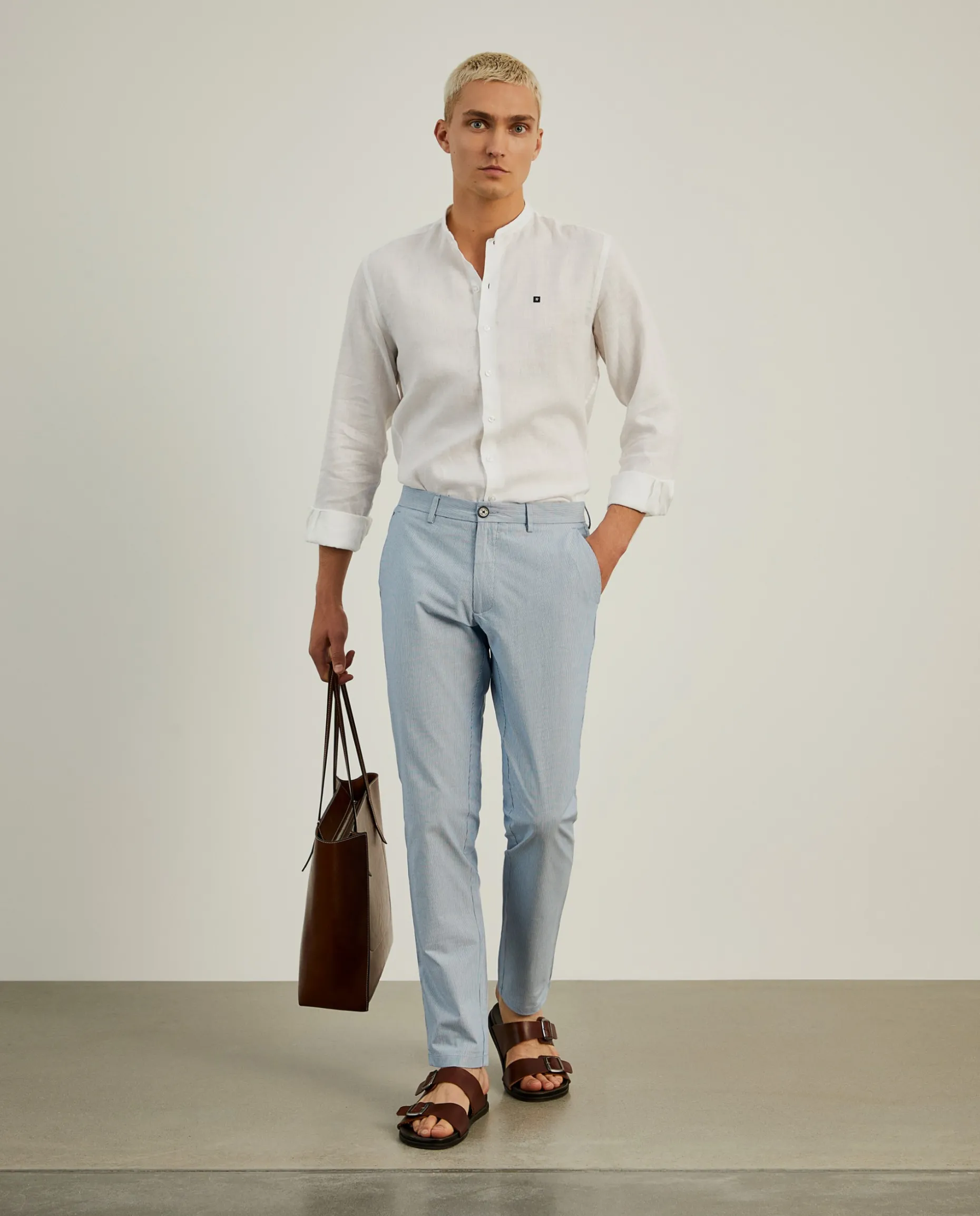 Calças chino slim fit padrão de riscas