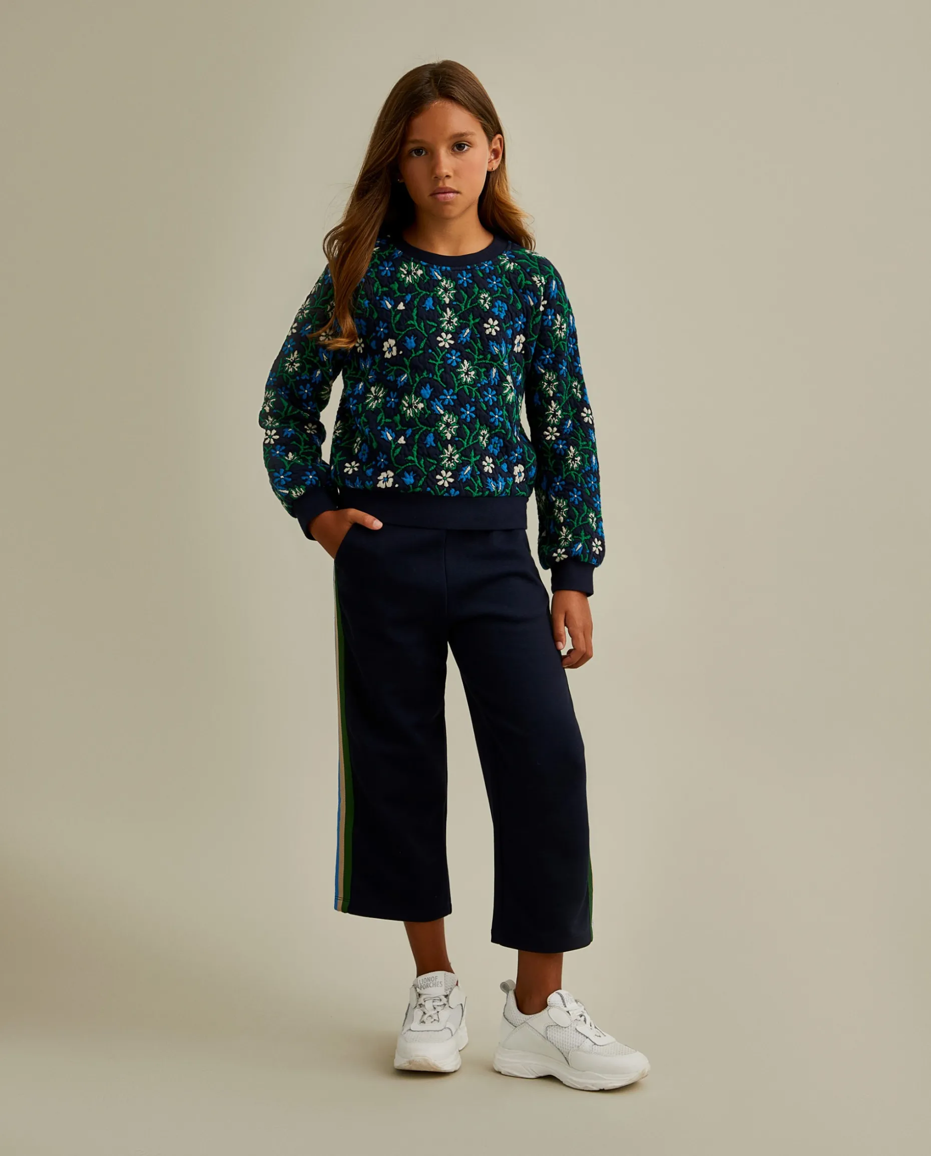 Calças de malha com riscas laterais