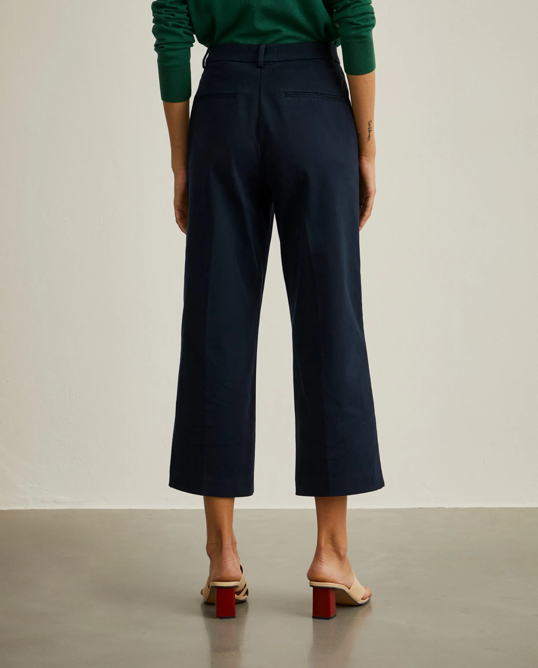 Calças de perna larga curtas de algodão