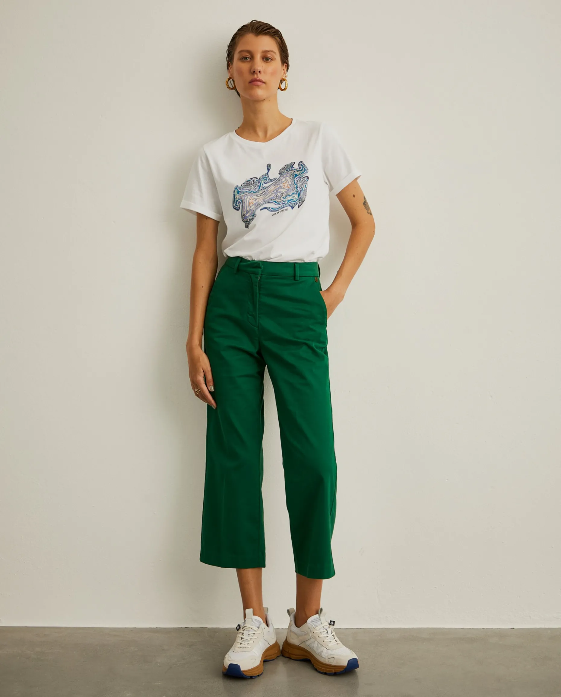 Calças de perna larga curtas em algodão