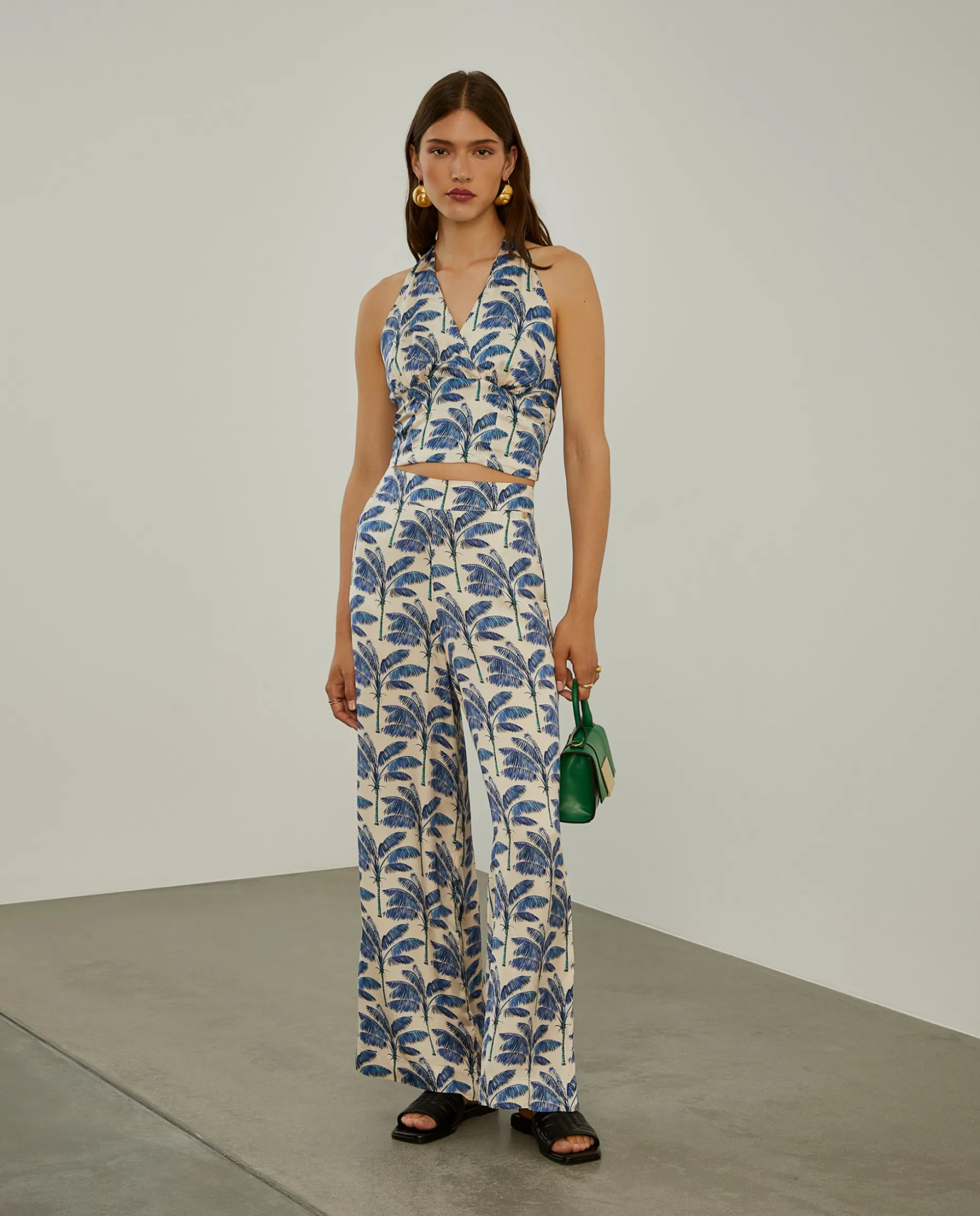 Calças pantalona com padrão de palmeiras