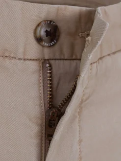 Calças regular fit chino de algodão stretch