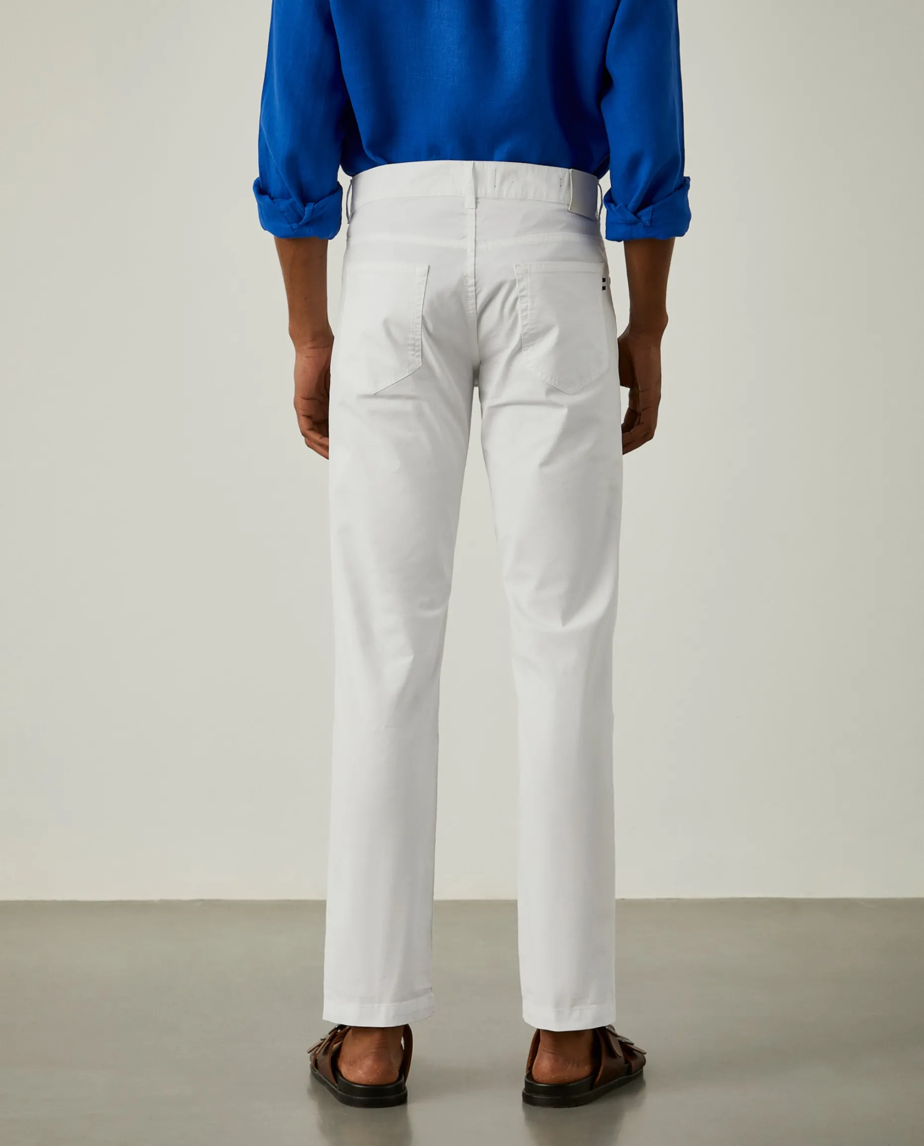 Calças regular fit com cinco bolsos