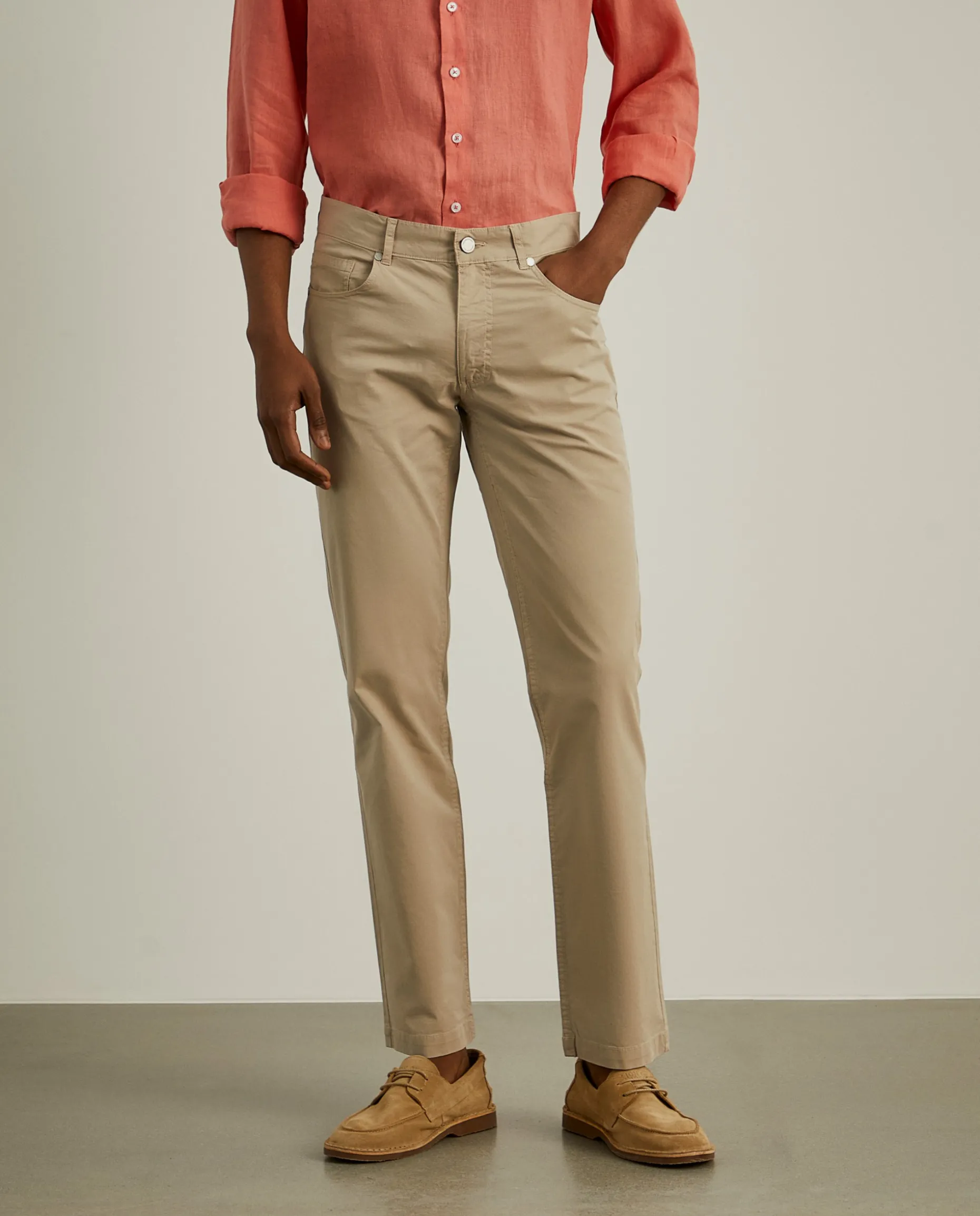 Calças regular fit com cinco bolsos