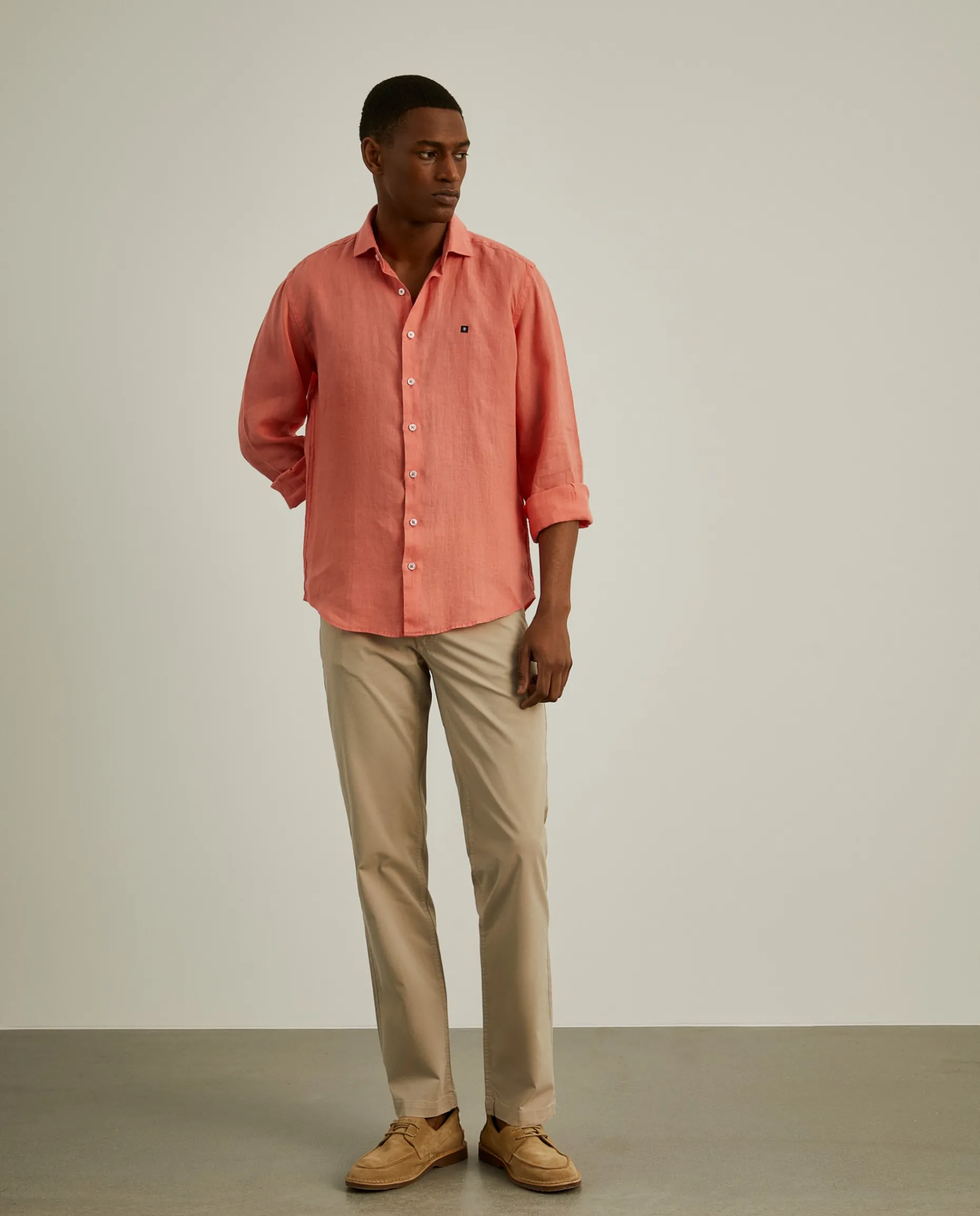 Calças regular fit com cinco bolsos