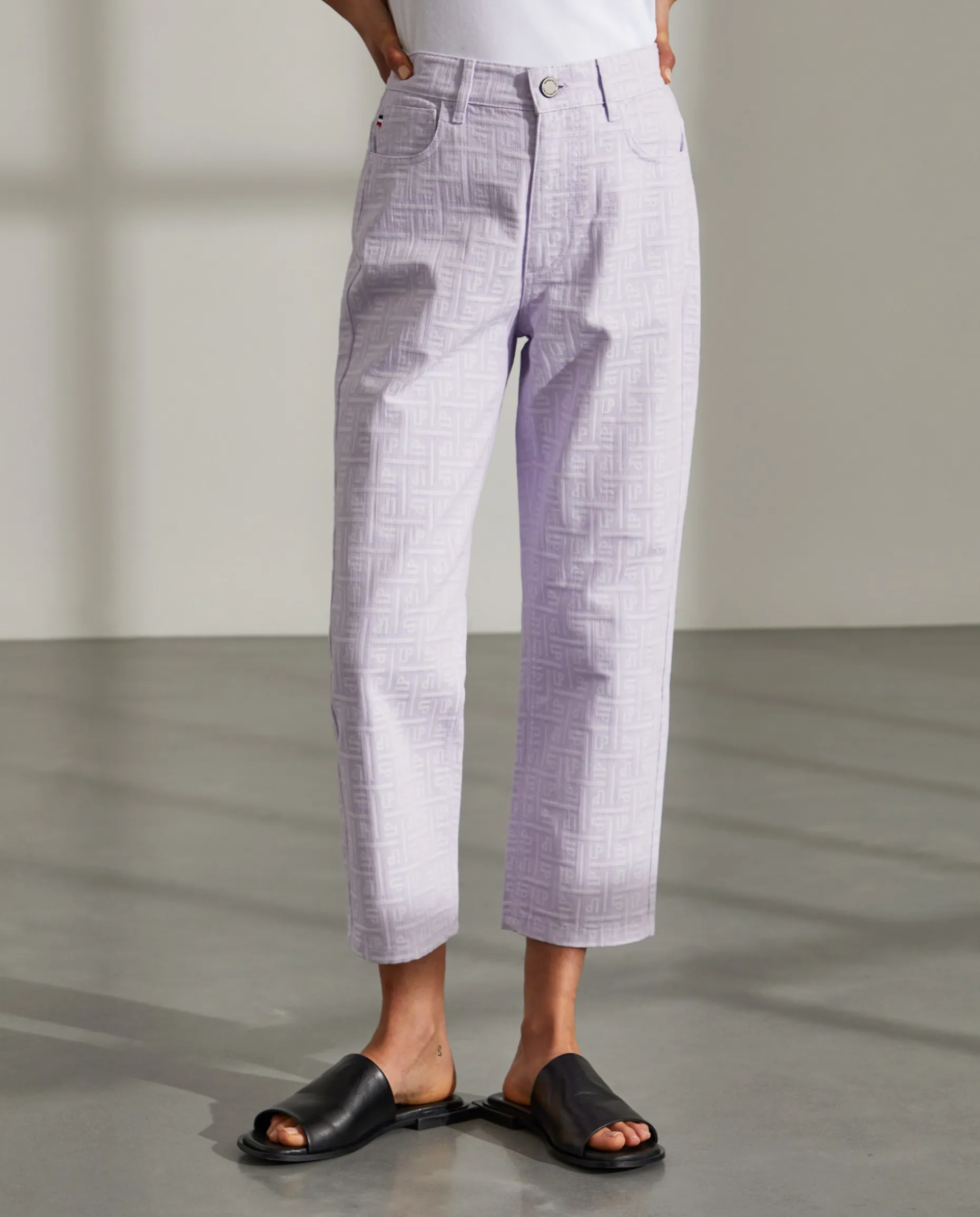 Calças regular fit denim com monogramas