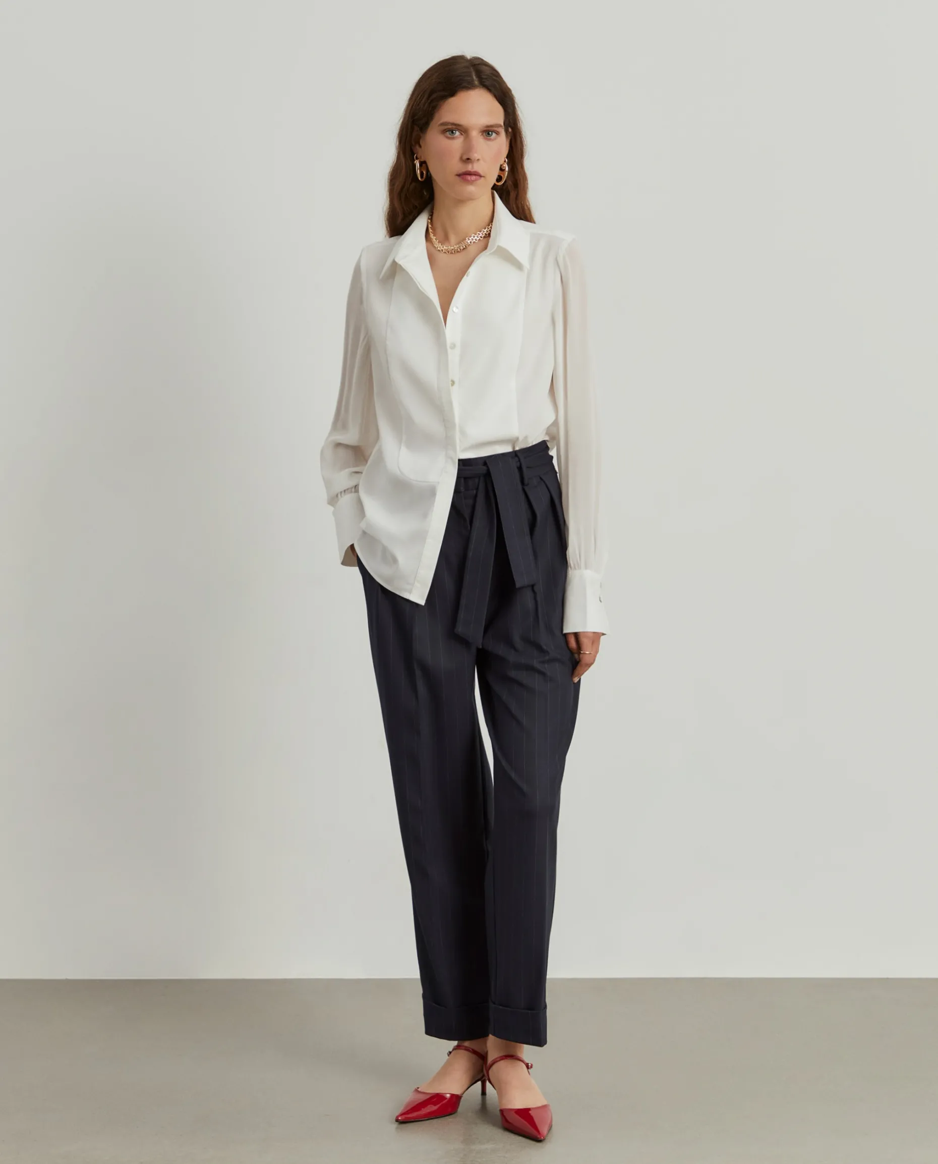 Calças às riscas com cinto removível