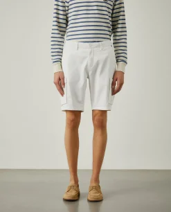 Calções bermuda com bolsos laterais