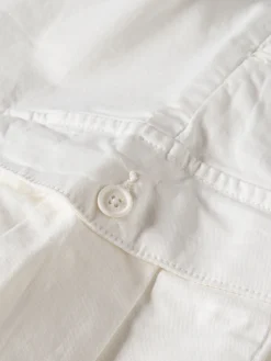 Calções bermuda com bolsos laterais