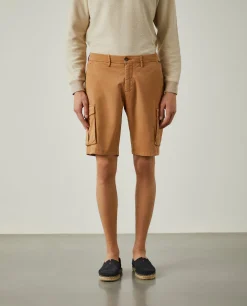 Calções bermuda com bolsos laterais