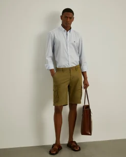 Calções bermuda com bolsos laterais