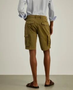 Calções bermuda com bolsos laterais