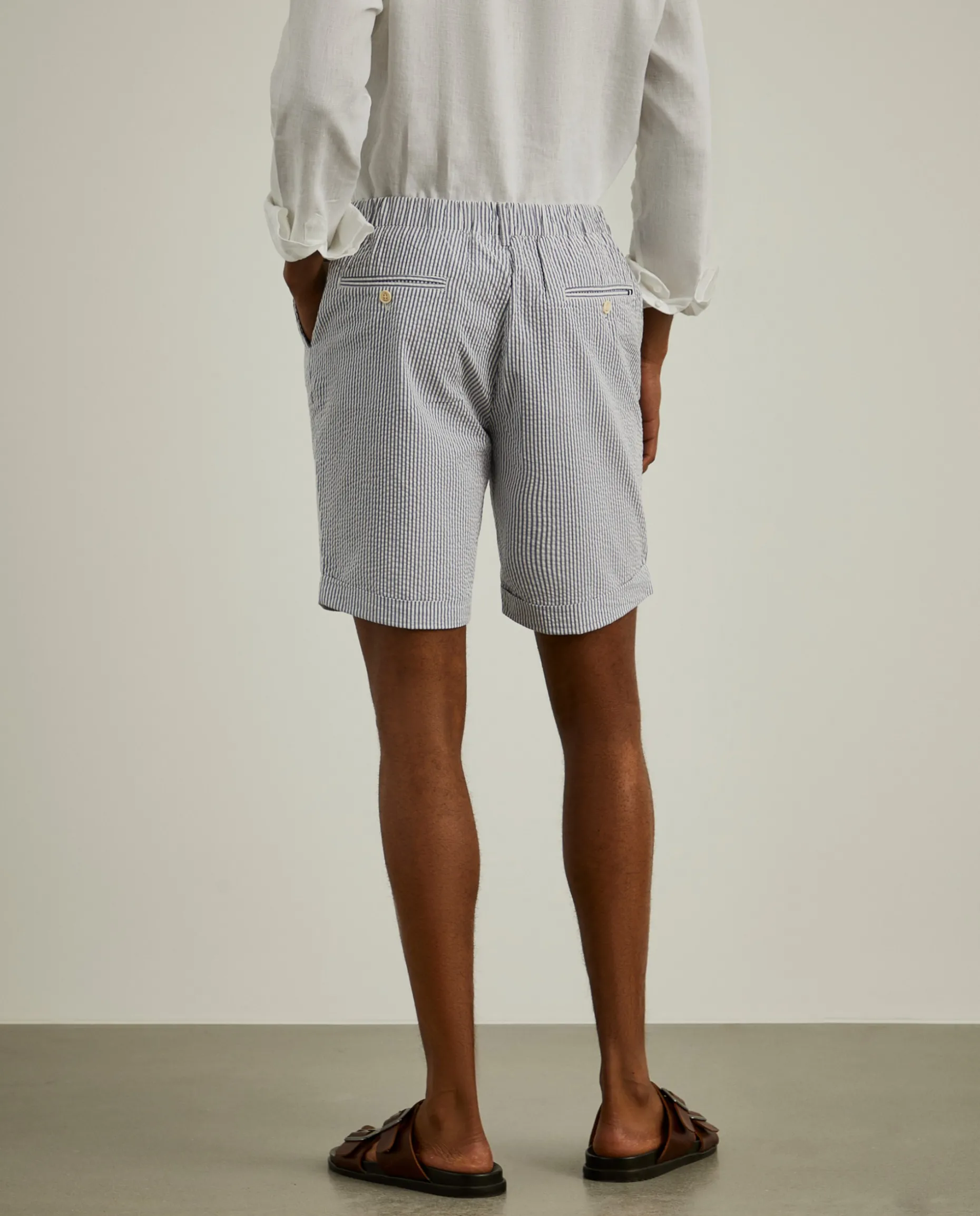 Calções bermuda às riscas com cordão