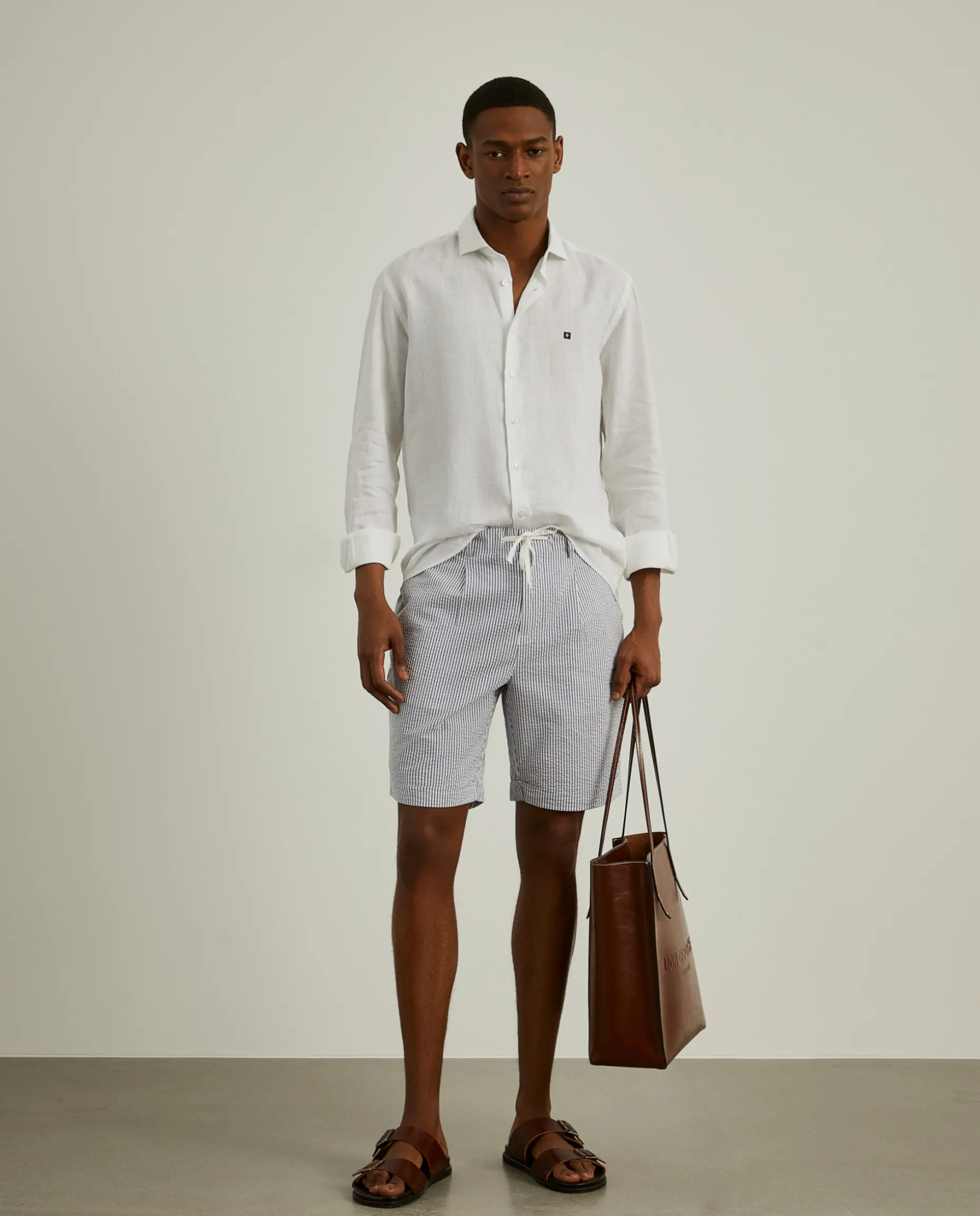 Calções bermuda às riscas com cordão