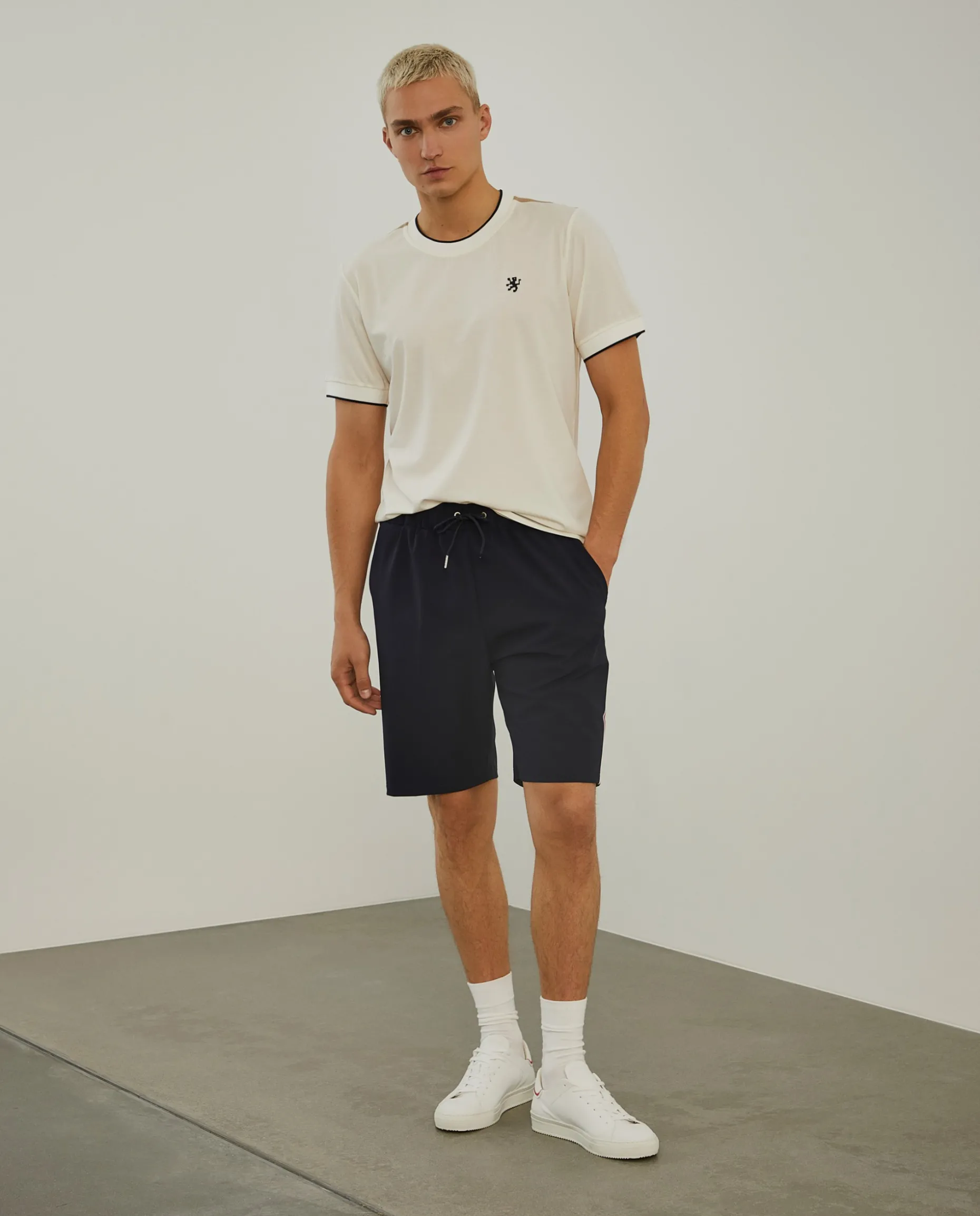 Calções de malha com fitas laterais em contraste