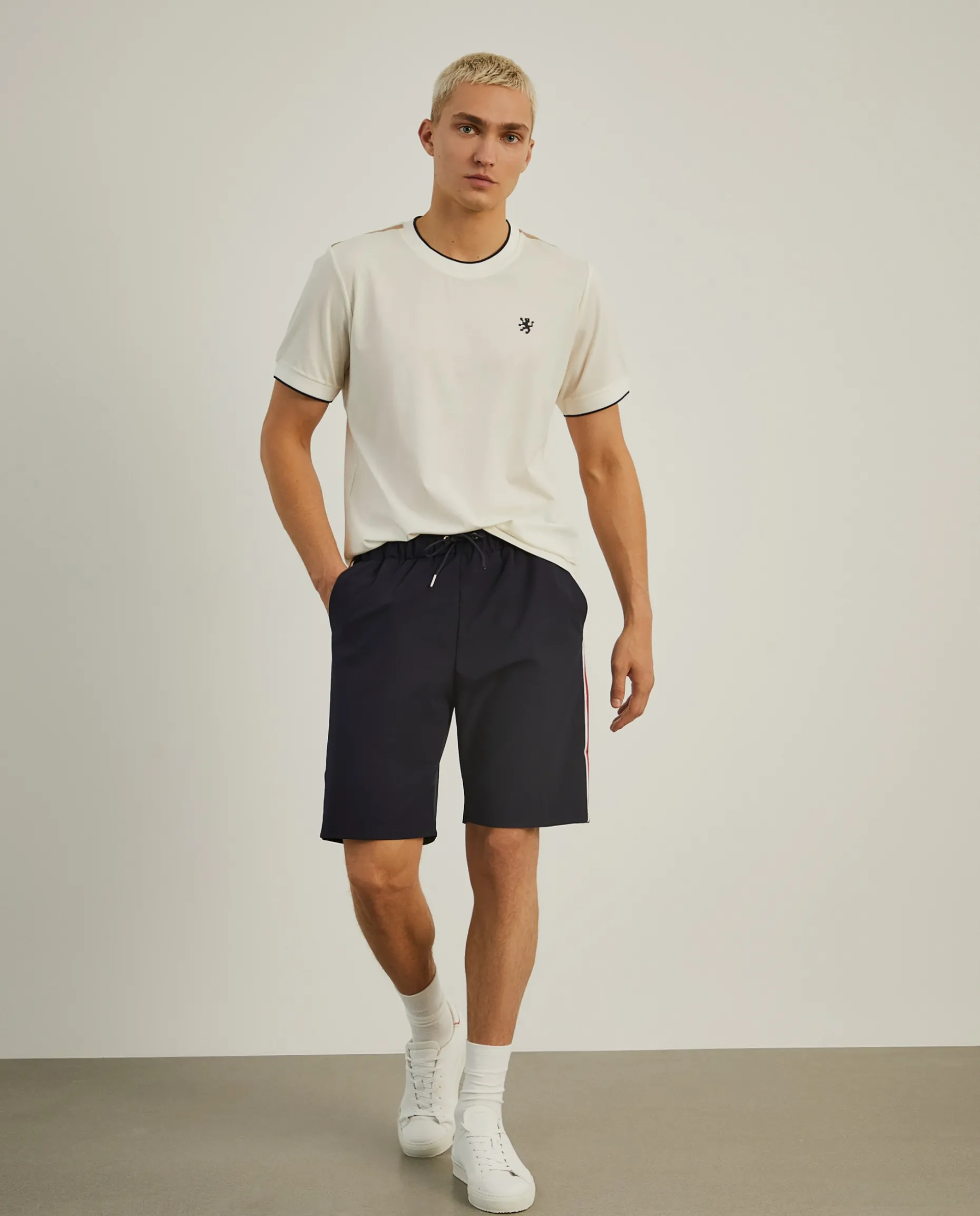 Calções de malha com fitas laterais em contraste