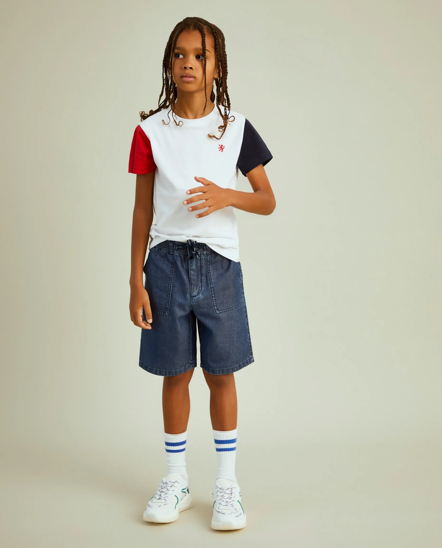 Calções denim com elástico e cordão na cintura