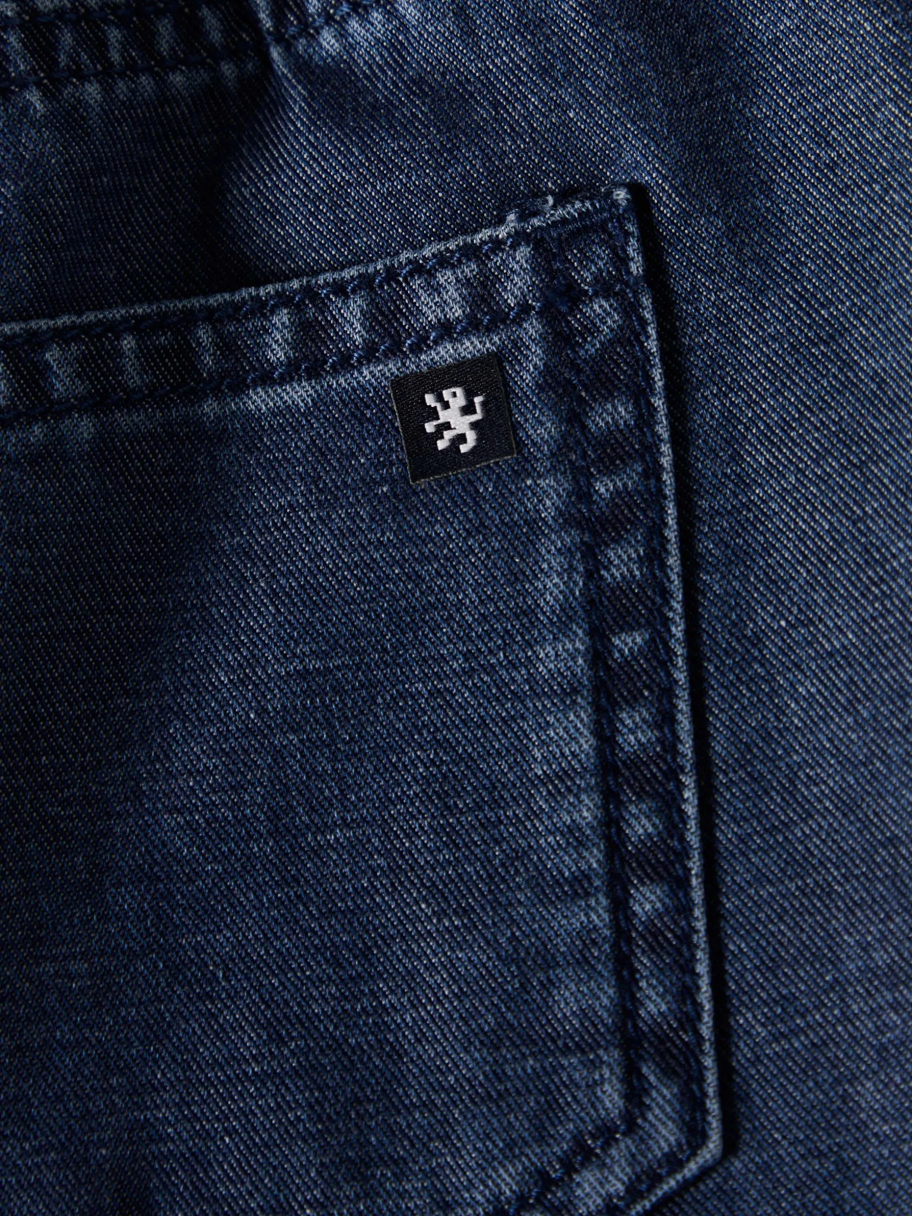 Calções denim com elástico e cordão na cintura