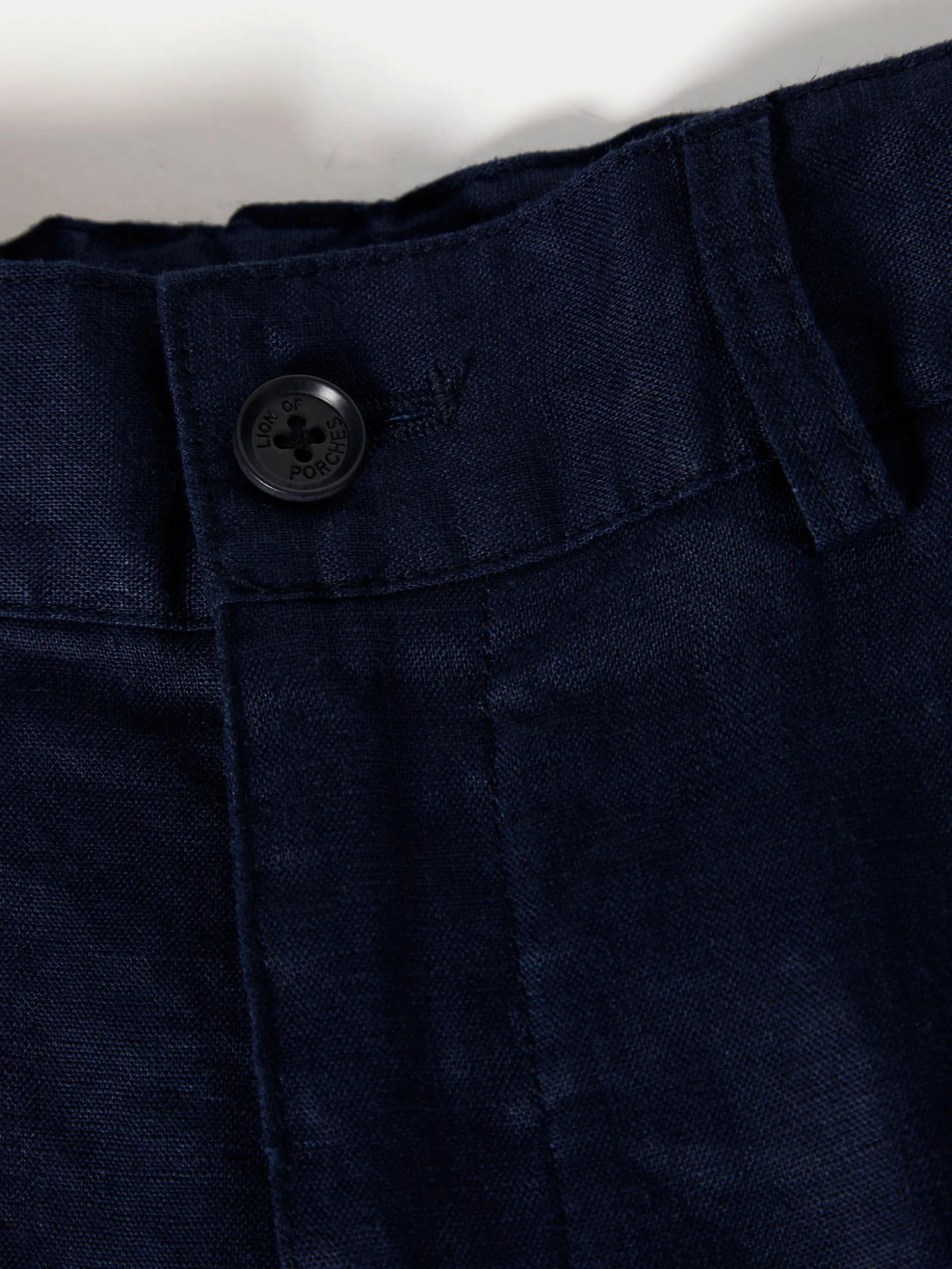 Calções em linho com bolsos