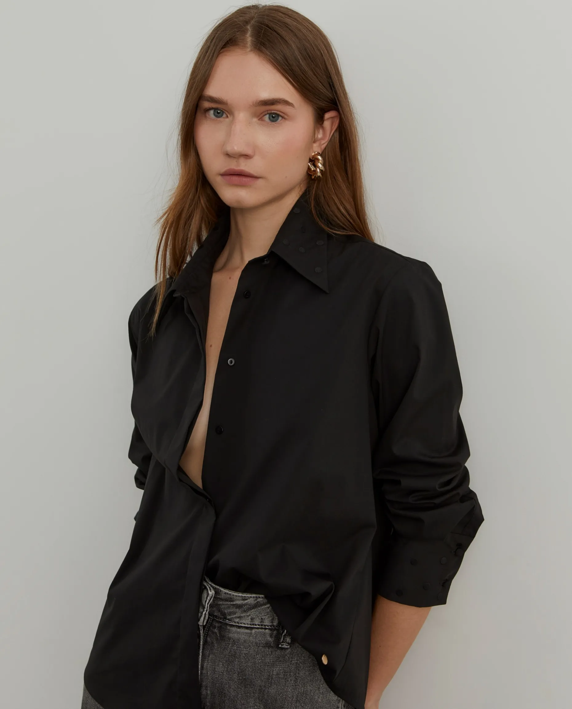 Camisa com punhos bordados