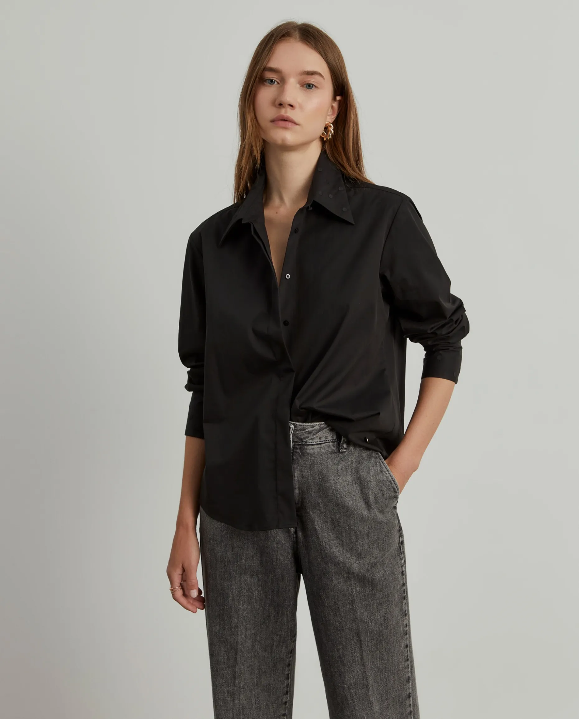 Camisa com punhos bordados