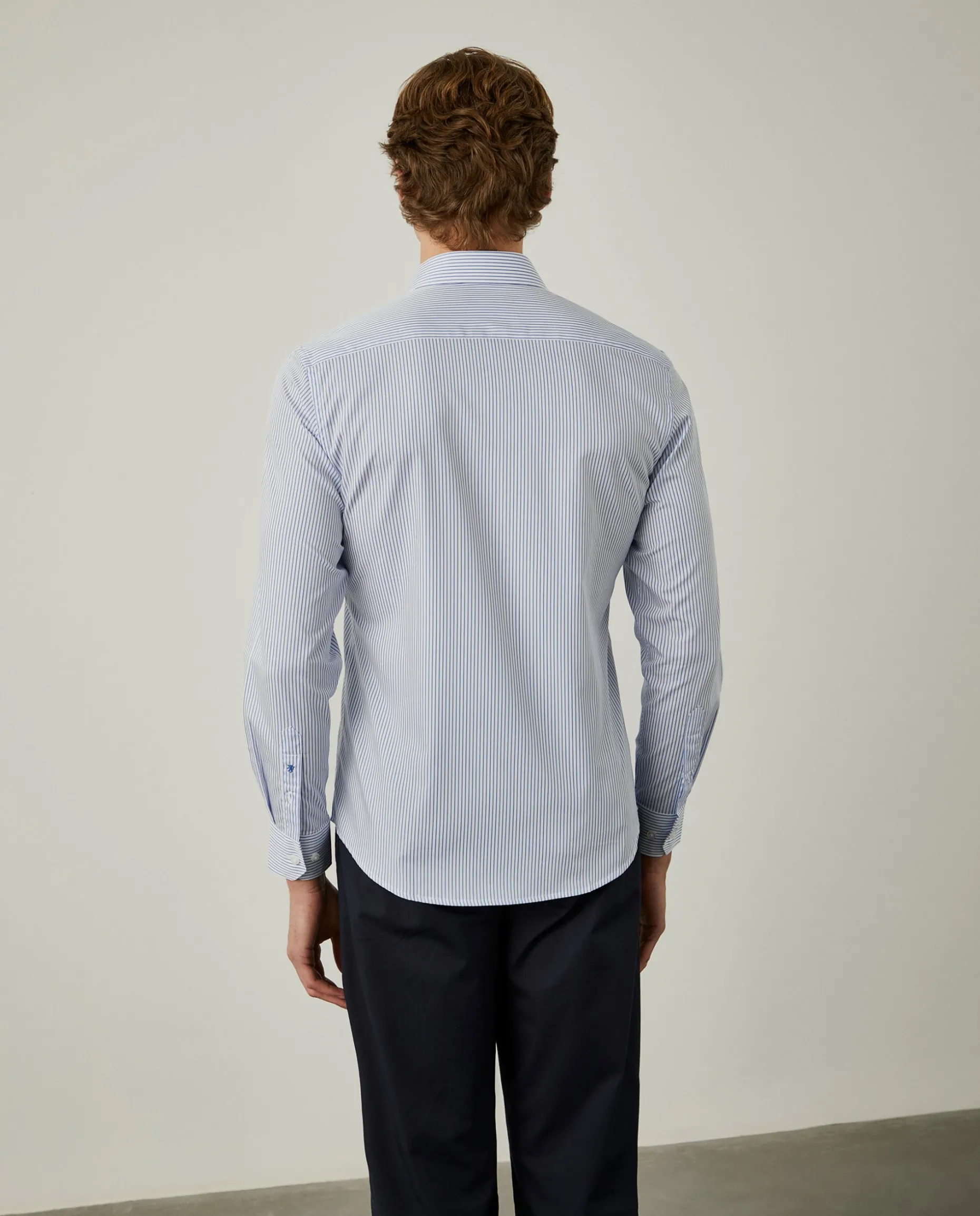 Camisa de riscas slim fit em popelina