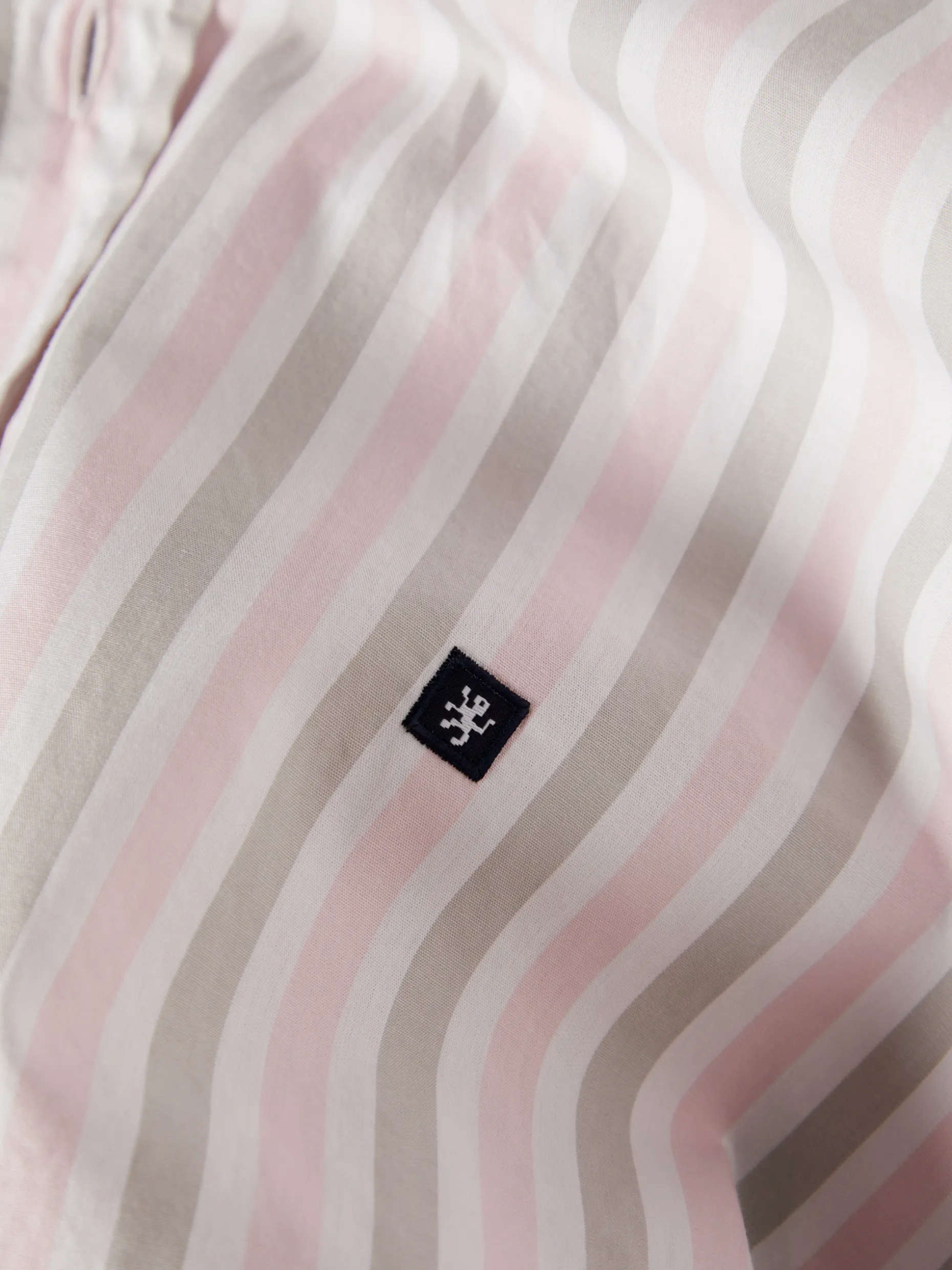 Camisa de riscas slim fit em popelina